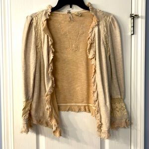 Gimmicks by BKE size large cream cardigan